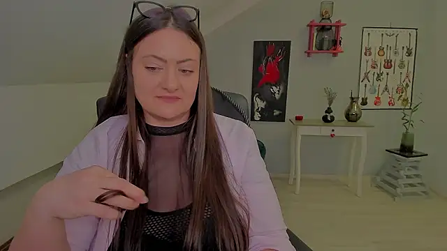 MistressDarrah 现场XXX聊天