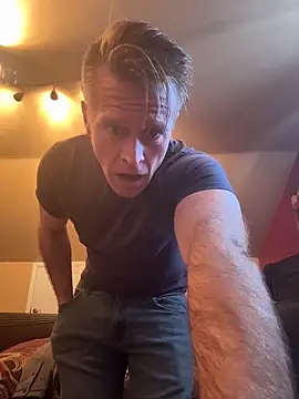 DILFiGuess1のライブXXXチャット