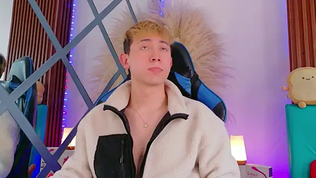 Naughty__ChrissのライブXXXチャット