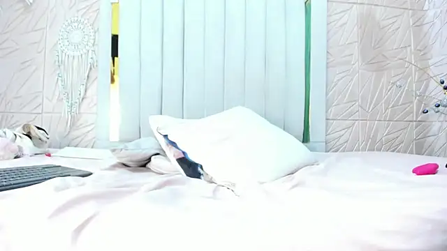 Rebecca_Mitchell live XXX chat