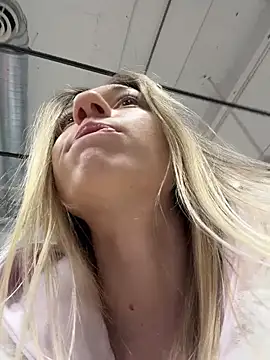 Lia__Love Adlı Modelin Canlı XXX Sohbeti