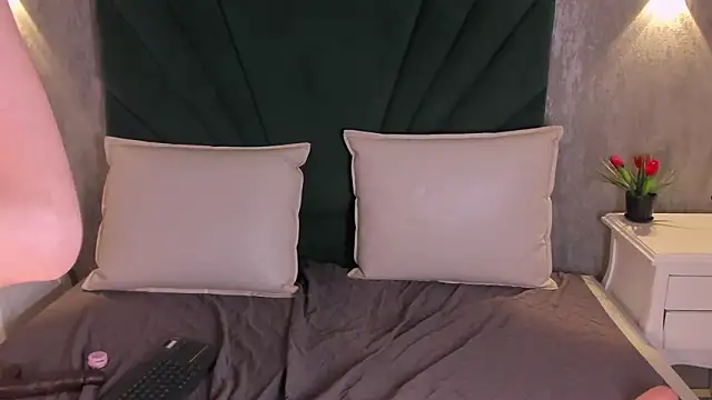 EmiliClarke Live XXX-Chat