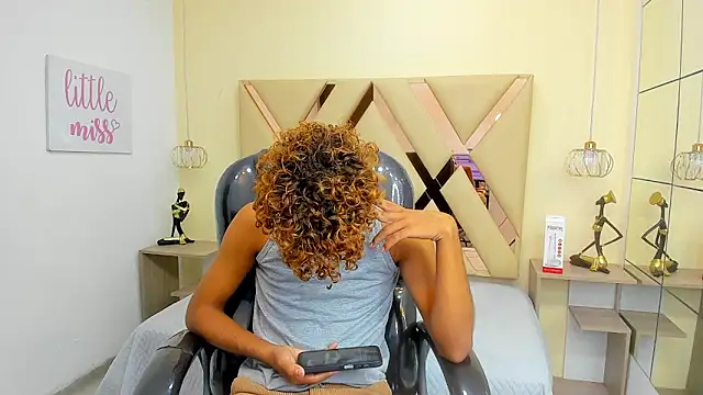 Živý XXX chat Anyelo_Twink