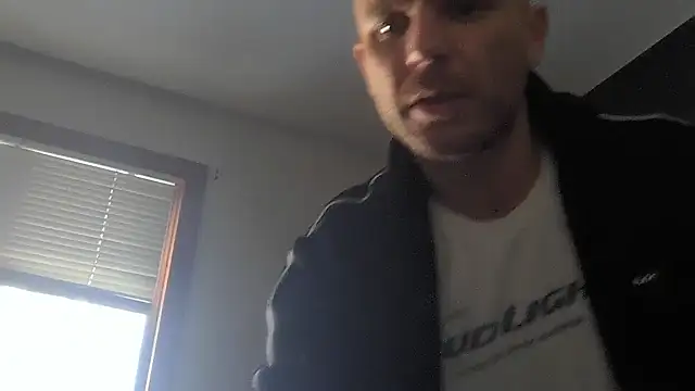 FrankieFuckMe 在線直播表演