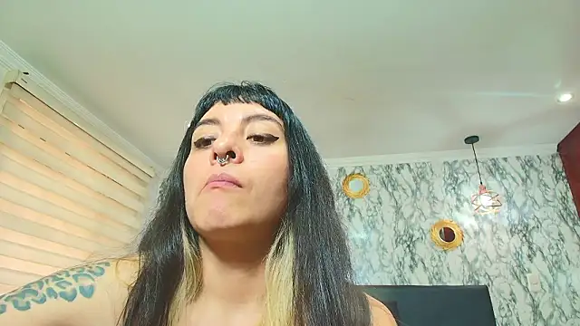 Chat XXX en directo de Naughty_Kittenm