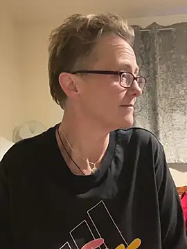 Pokazy przed kamerką – Curvy-Jinx