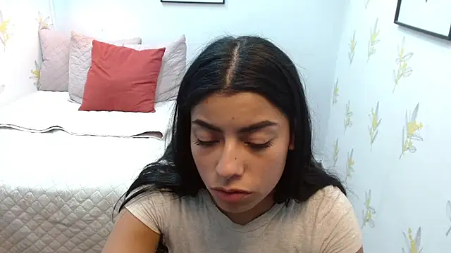 Laia_white élő XXX-chatje