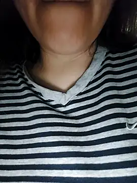 Camilu23: διαδικτυακό σόου στην κάμερα