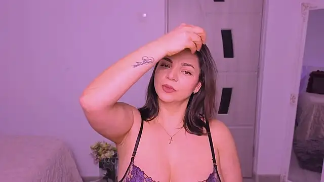 Chat XXX en directo de ButterflyMika32