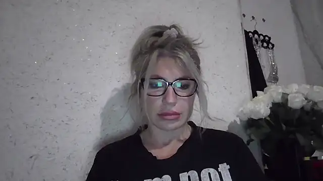 fox_red_lady7 Adlı Modelin Canlı XXX Sohbeti