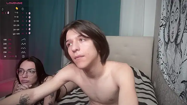 a_s_m__: διαδικτυακό σόου στην κάμερα