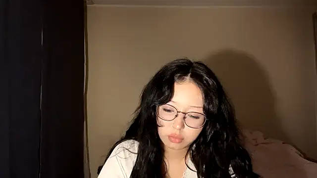 Chatroom XXX en direct de KateWhisp