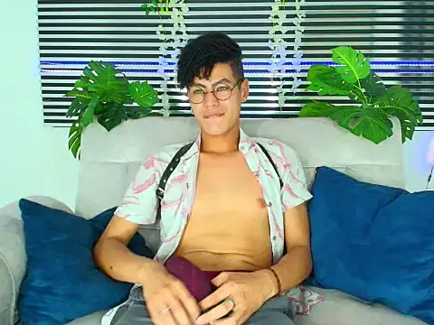 ThiiagoSaeenz Adlı Modelin Canlı XXX Sohbeti