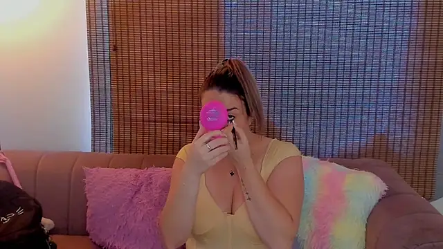 ariana_cross' Live XXX Chat