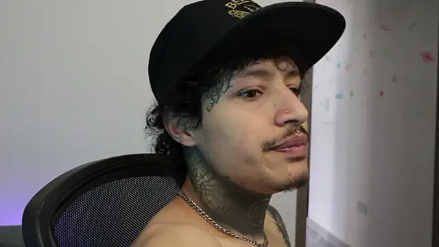 Вебкам-шоу trieone