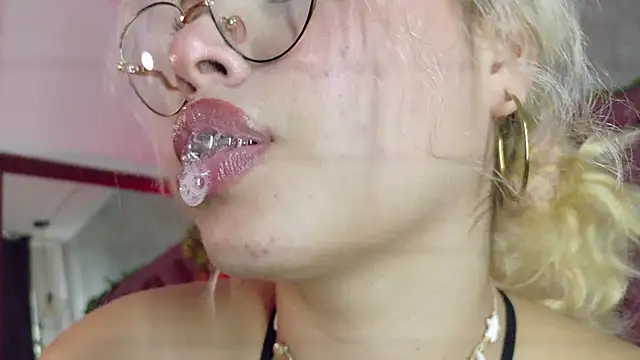 Haelycute's Live XXX Chat