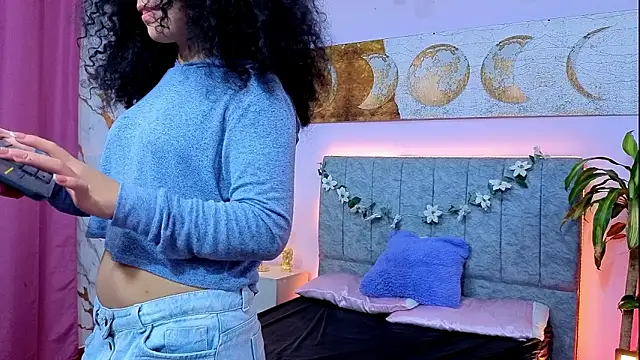 Chat XXX ao vivo de Zoe-yanin