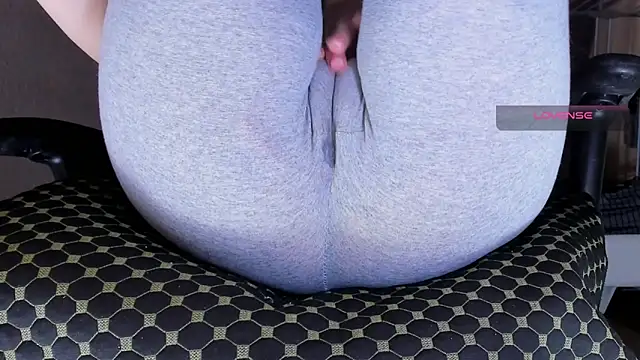 Show modela Cameltoe_squirt_inPants na web-kameri