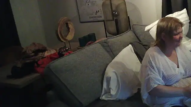 XXX chat uživo modela Sylviastar46