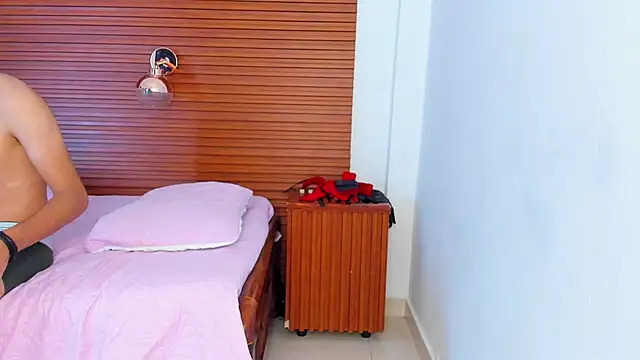 PeakkTwiins live XXX chat