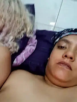 XXX chat uživo modela 2Juicy_pussy