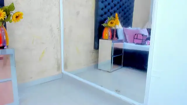 NahomiWhitel élő XXX-chatje