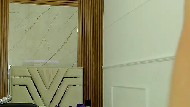 Chat +18 de Emmapeetite ao vivo