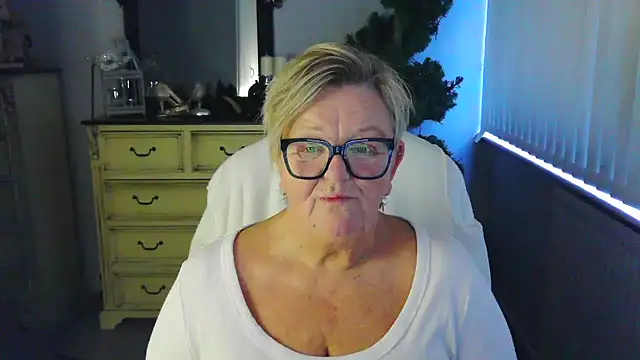 BridgetBlueEyes' Live XXX Chat