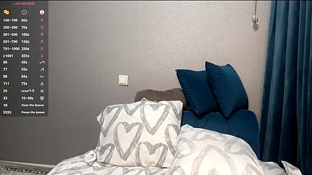 Ur_neighbor_Kira Show Webcam