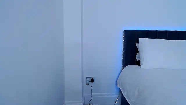 BritishJuicyAva's Live XXX Chat