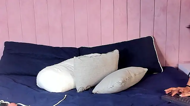 LiaHilton2: онлайн-секс-чат