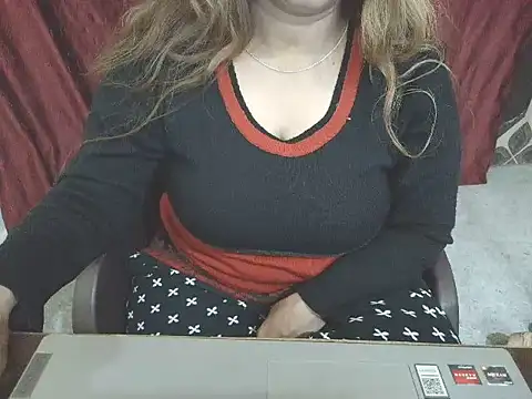 Show de Haseena_143 na webcam