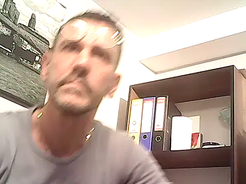 XXX chat uživo modela mastercharisma35