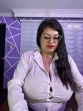 دردشة MiiaaJoness الجنسية المباشرة