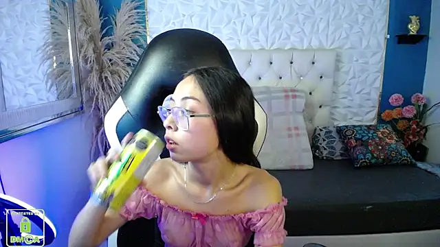 NathaliaSweet_11's Live XXX Chat