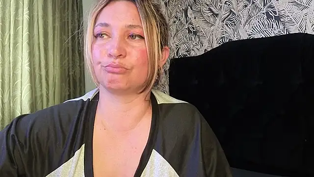 Sexy_Valeshca Adlı Modelin Canlı XXX Sohbeti