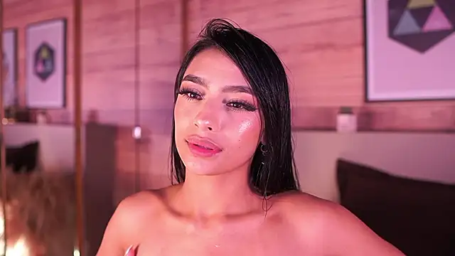 IzzyWild Adlı Modelin Canlı XXX Sohbeti