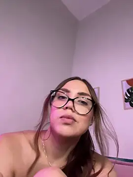 NebulaHavenn Adlı Modelin Canlı XXX Sohbeti