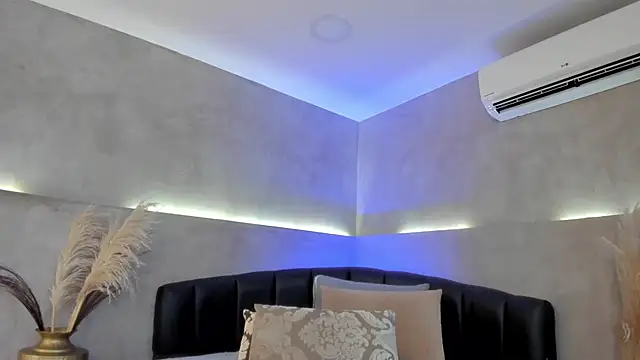 Imsarahx's Live XXX Chat