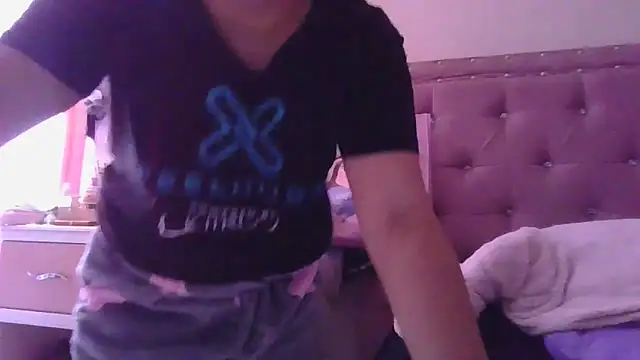 annarose19 Adlı Modelin Canlı XXX Sohbeti