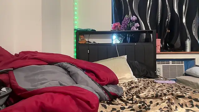 tinydaisy21 即時 XXX 聊天