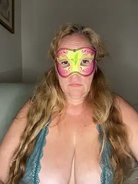 largeboobies30: διαδικτυακό σόου στην κάμερα