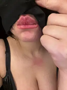 RooVaaN-Xx webkamerás műsora