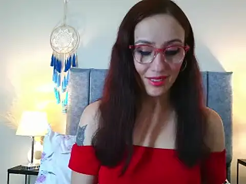 IberianMoonMK: διαδικτυακό σόου στην  κάμερα