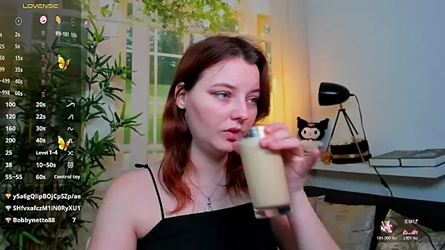 pretty_little_thing Adlı Modelin Canlı XXX Sohbeti