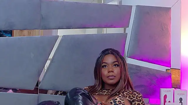 LorraiineJohnson Adlı Modelin Canlı XXX Sohbeti