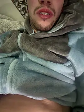 yaxxx03: διαδικτυακό σόου στην κάμερα