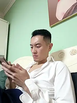 HotStarKOKO: διαδικτυακό σόου στην κάμερα