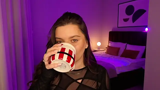 kirastorm_ élő XXX-chatje