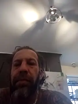 Pokazy przed kamerką – AceticPinscher